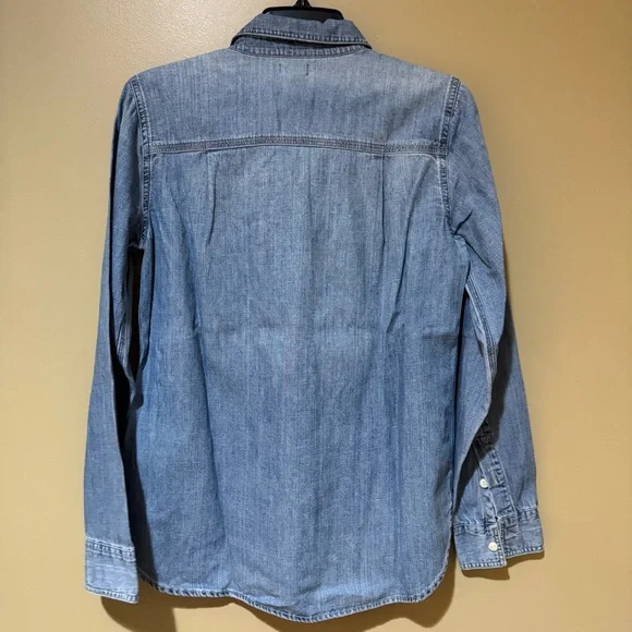 J.Crew Jeans Denim Button-Up Shirt in Light Blue - Picture 4 of 6